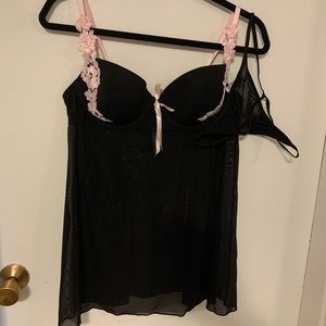 2/$15 ❤️ Black with pink embroidery chemise